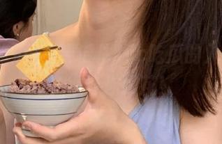 不要低估17c吃瓜的入口，瓜多得让你眼花！