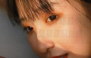 观看“17吃瓜中心入口”的同时，我的心弦被这瓜扯得紧紧的