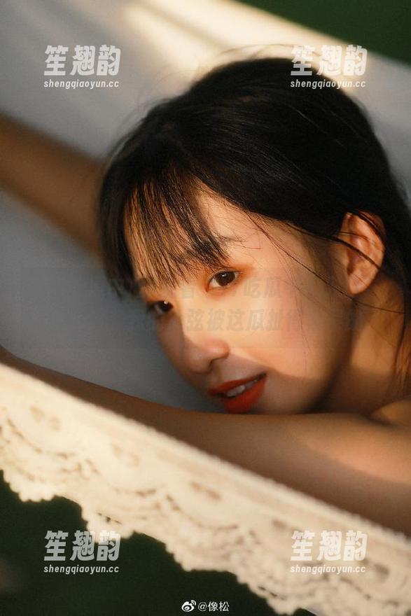 17吃瓜中心 观看“17吃瓜中心入口”的同时,我的心弦被这瓜扯得紧紧的