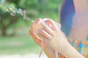 你还在花钱逛吗？泡在“51吃瓜群众”里免费获取最新八卦！