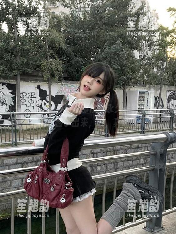 51最新吃瓜 听说那位的永久黑料在51最新吃瓜被翻了出来,唉,真让人无奈