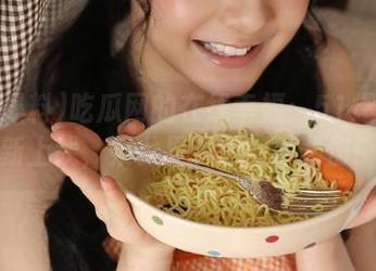 吃瓜网的在线幸福：51爆料全新上线，果戈里式的欢喜悲伤！