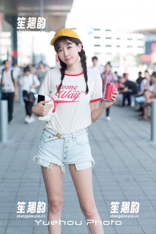 cgw 首页神评:cgw里一条长裙女孩儿,饥渴的老阿姨说了些什么...