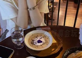 网址也能成为话题中心？zztt15.su黑料不打烊真会玩！