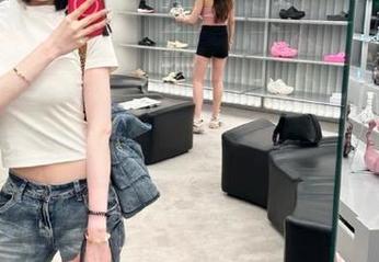 吃瓜想要慢半拍？黑料吃瓜网站在线传说永不落空。