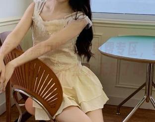 黑瓜吃料的免费专区，要不加点调料？不然太无趣了吧