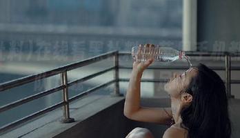 在线看黑社料，苹果手机都在排队下载，果味十足啊！